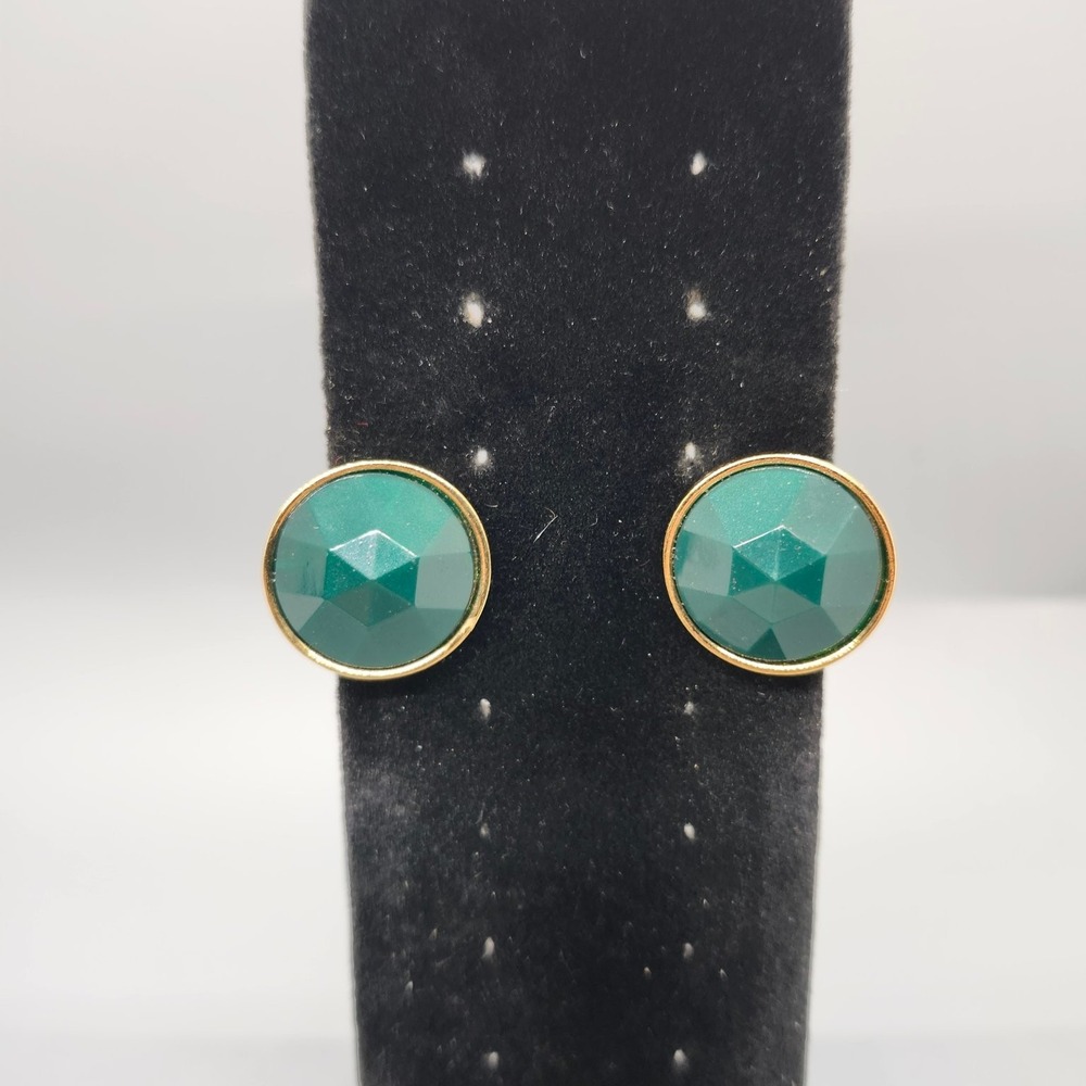 Vintage Gold Tone Faceted Emerald Green Clip-On Button Earrings 0.75"